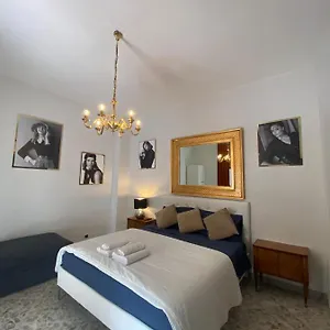 2 Stanze Private In Con 1 Bagno Privato E Balcone Comunicante - 4 O 5 Posti Letto Bari