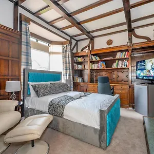 *rg9bc* For Your Relaxed & Cosy + Free Parking + Free Fast Wifi * Homestay Leeds (West Yorkshire)